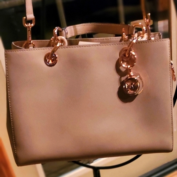 Michael Kors Cynthia‎ Medium Saffiano Leather Satchel with Shoulder Strap - Picture 2 of 16